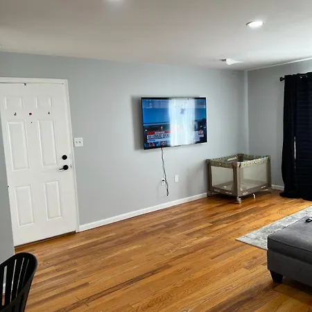 Beautiful 3Bdr House Apartment